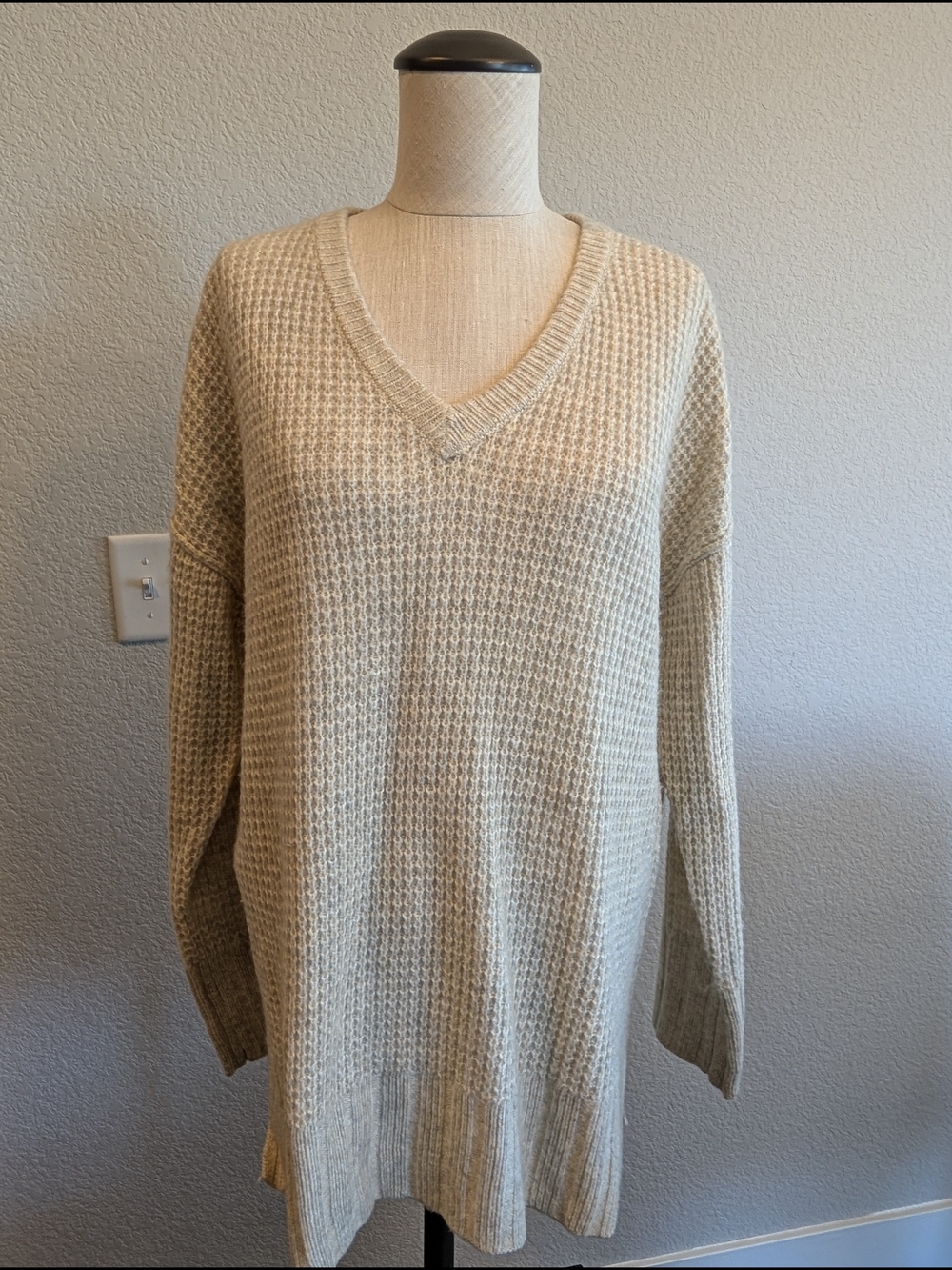 a.n.a Women's Sz L Cream V-Neck Waffle Knit Cozy Pullover Sweater
